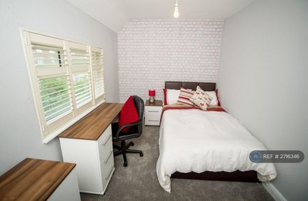 6 bedroom semi-detached house to rent - Photo 3