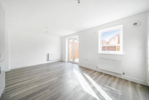 4 bedroom detached house to rent - Photo 1