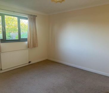 2 bedroom semi-detached bungalow to rent - Photo 3