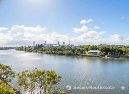 “SPACIOUS 2 BEDROOM UNIT WITH STUNNING RIVER AND CITY VIEWS” - Photo 5