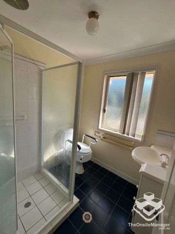 Beautiful 3 bedroom and 2 bathroom townhouse - Photo 5