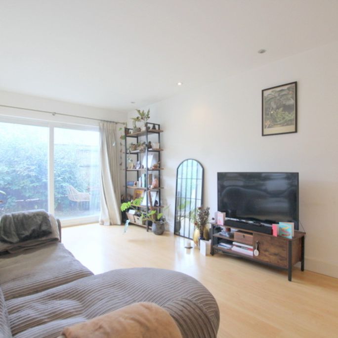 1 Bedroom Apartment, Woodman Mews, Richmond - Photo 1