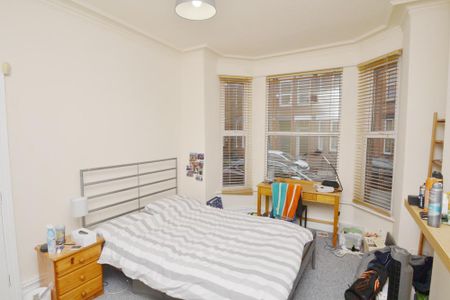 5 bedroom terraced house to rent - Photo 4