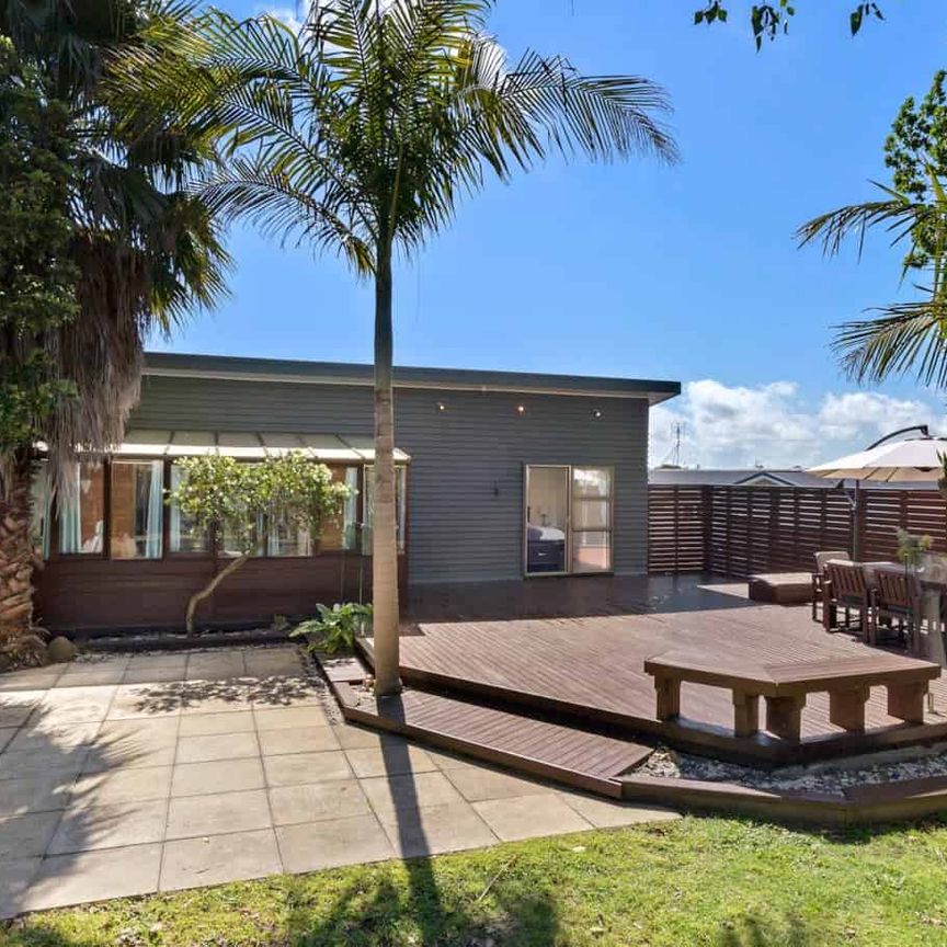 Renovated three bedroom house on Vincent St - Photo 1