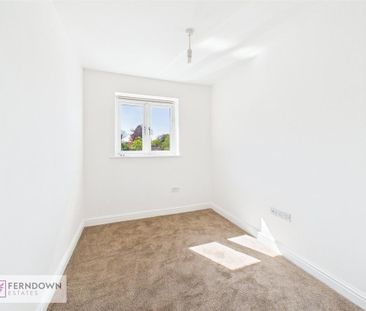 4 bedroom detached house to rent - Photo 4