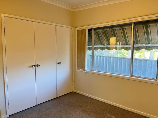 Sunny 3 Bedroom Cottage with Bushland Outlook - Photo 1