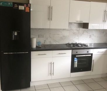 3 Bed Semi-Detached House, Alverstone Road, E12 - Photo 6