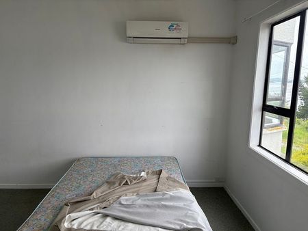 Charming 3BR Home with Courtyard & Deck - Photo 4