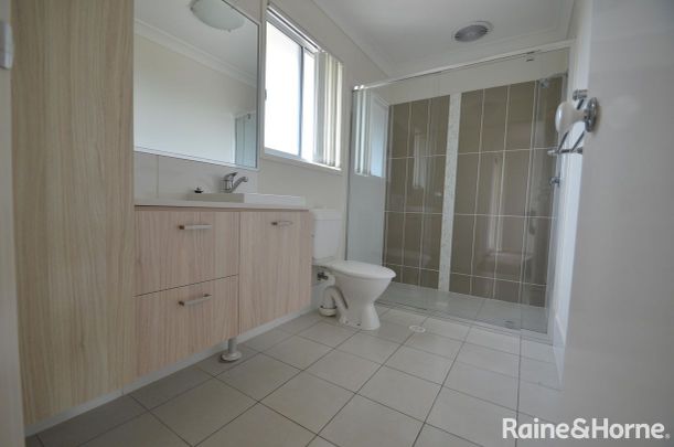 Lovely Modern 3 bed Townhouse For Rent $650 per week - Photo 1