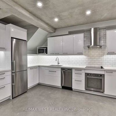 MUST SEE SPACIOUS STUDIO LOFT PARKING AVAILABLE - Photo 3