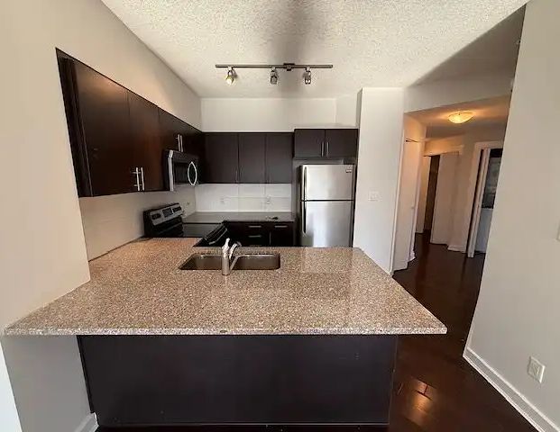 2BED-2BATH CONDO FOR RENT IN ICON II BUILDING-UNDERGROUND PARKING — 2 Bedrooms Condo Unit - Photo 1
