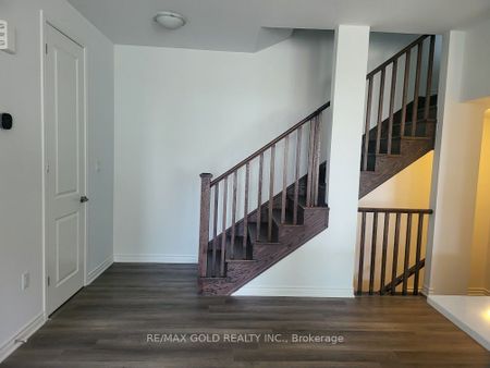 Townhouse For Lease | W8116784 - Photo 2