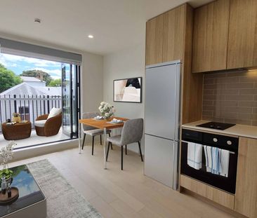 Modern, sunny 1 bedroom upper level apartment - Photo 4