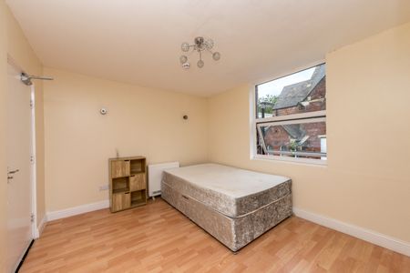 FLAT 2 CRICKETERS TERRACE ARMLEY LS12 1ST - Photo 4