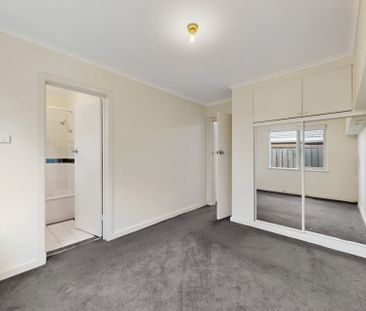 Easy Living in the Heart of Essendon – Water & Power Included - Photo 1