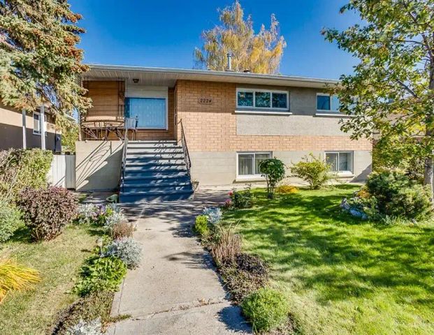 Pet Friendly Forest Lawn Main Floor — 3 Bedrooms Main Floor - Photo 1