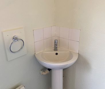 Room in a Shared House, Hale Lane, NW7 - Photo 6