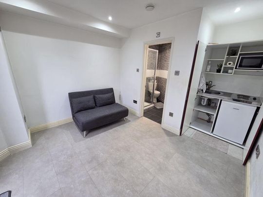 Studio to rent - Photo 1