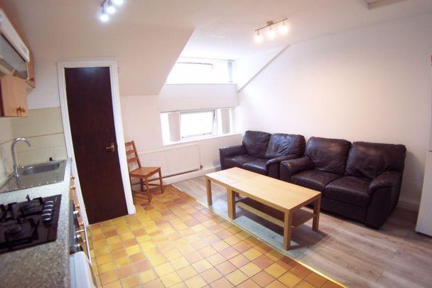 3 bedroom flat to rent - Photo 1