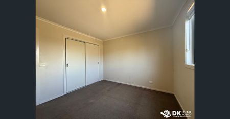 Family Home in the Heart of Point Cook - Photo 4