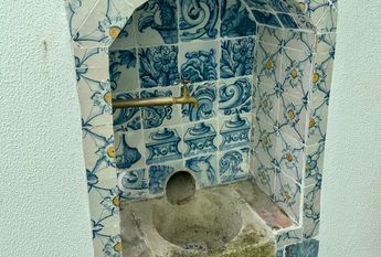 Spacious two-bedroom apartment to rent with outdoor area in Rua do Benformoso, Lisbon