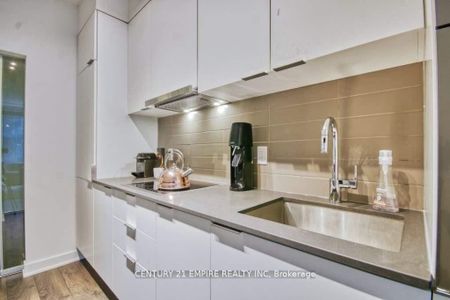 For Lease - 27 Bathurst Street Unit# 909, Toronto, Ontario - Photo 3