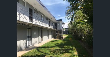 FIRST FLOOR APARTMENT IN CONVENIENT LOCATION - Photo 3