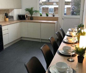 Victoria Park Square Room 1 - Photo 3