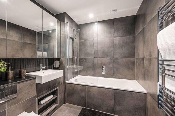 Cherry Park Lane, Stratford, E20 - Photo 1