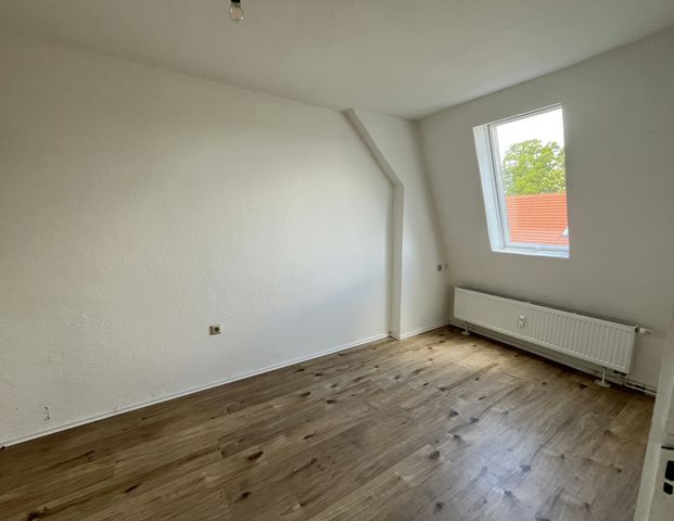 Großzügige 3 Raum Wohnung mit Einbauküche - Foto 1