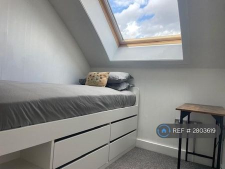 2 bedroom maisonette to rent - Photo 3