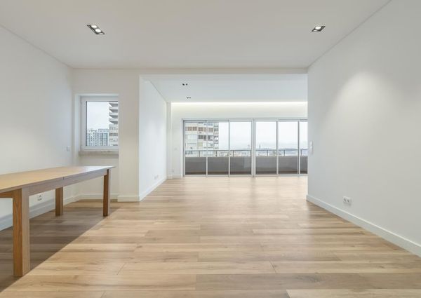 4 Bedroom Apartment with a view, Restelo, Lisboa