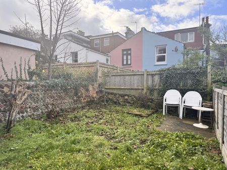 4 bedroom terraced house to rent - Photo 2