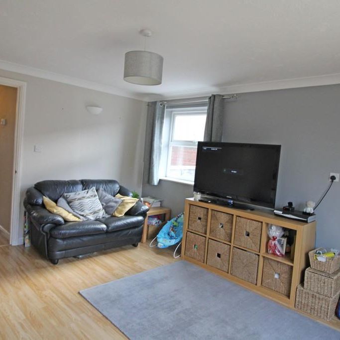 2 bedroom end of terrace house to rent - Photo 1