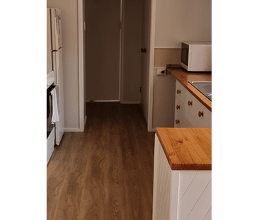 PRIME LOCATION - Walking distance to town & beach - Photo 6