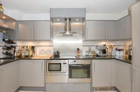 St. George Wharf, London, SW8 2LS - Photo 5