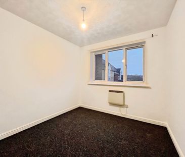 Josling Close, Grays, RM17 - Photo 1