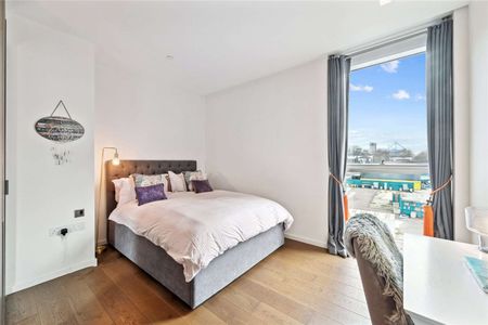 Second floor one bedroom flat in Lillie Square, an exclusive London development. - Photo 5