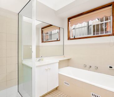 BEAUTIFUL HOME AT CONVENIENT & QUIET LOCATION! - Photo 1