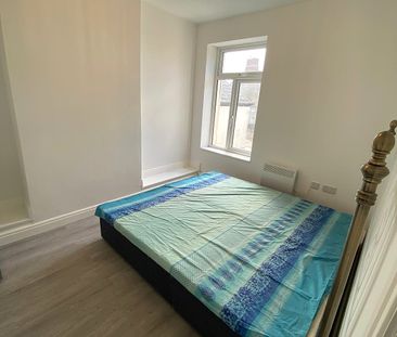 £1,300 PCM, Newly Refurbished Two Bedroom Maisonette in Clare Road,... - Photo 3
