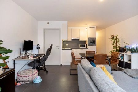 Instapklaar 1-slaapkamer appartement met private autostaanplaats - Photo 3