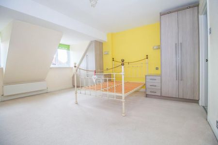 4 bedroom detached house to rent - Photo 4