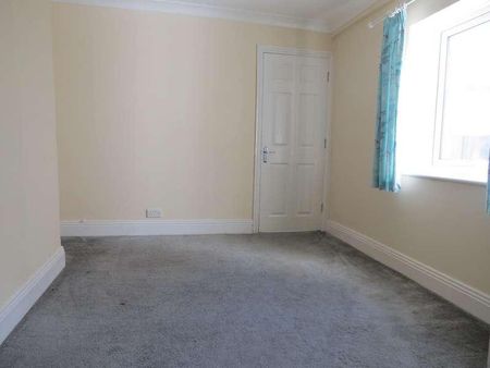 Bedroom Semi Detached House In Winton, BH8 - Photo 3