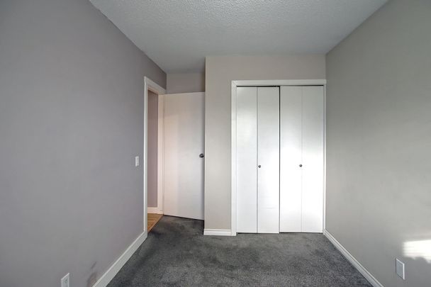 Beautiful 5-Bedroom Bungalow for Rent – 6607 Malvern Road NE Available Jan 1, 2026 - Photo 1