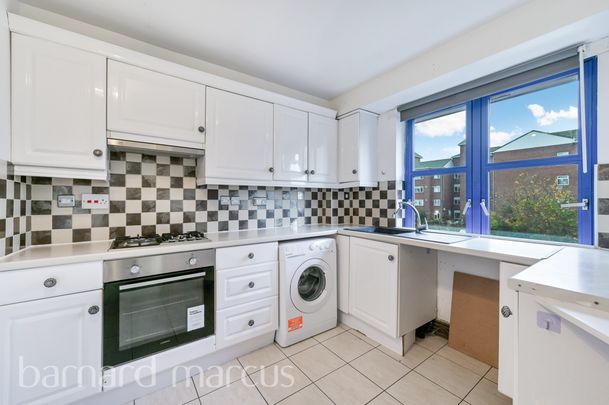 High Street, BRENTFORD - Photo 1