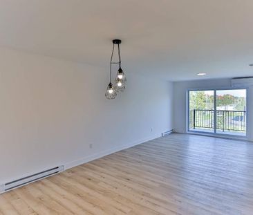 APPARTEMENT 4½ À ST-CHARLES-BORROMÉE - OCTOBRE - Photo 2
