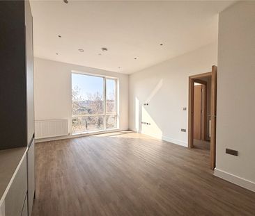 Roop House, Fleet, Hampshire, GU51 - Photo 6