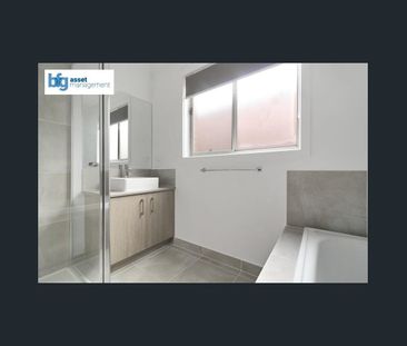 Spacious & Modern 4-Bedroom Home with Double Lock-Up Garage! - Photo 6