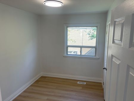 For Lease - 62 Grierson Road Unit# main, Toronto, Ontario - Photo 5