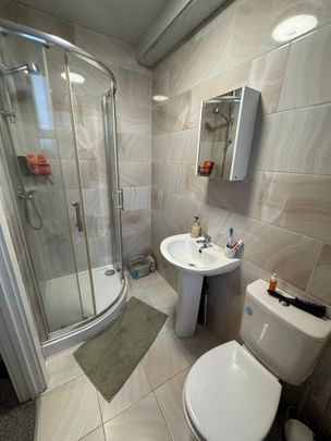 3 bedroom flat to rent - Photo 1